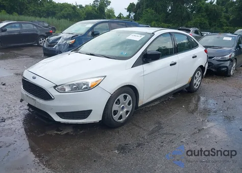 2017 Ford Focus S z USA, uszkodzony, nr VIN 1FADP3E20HL302784